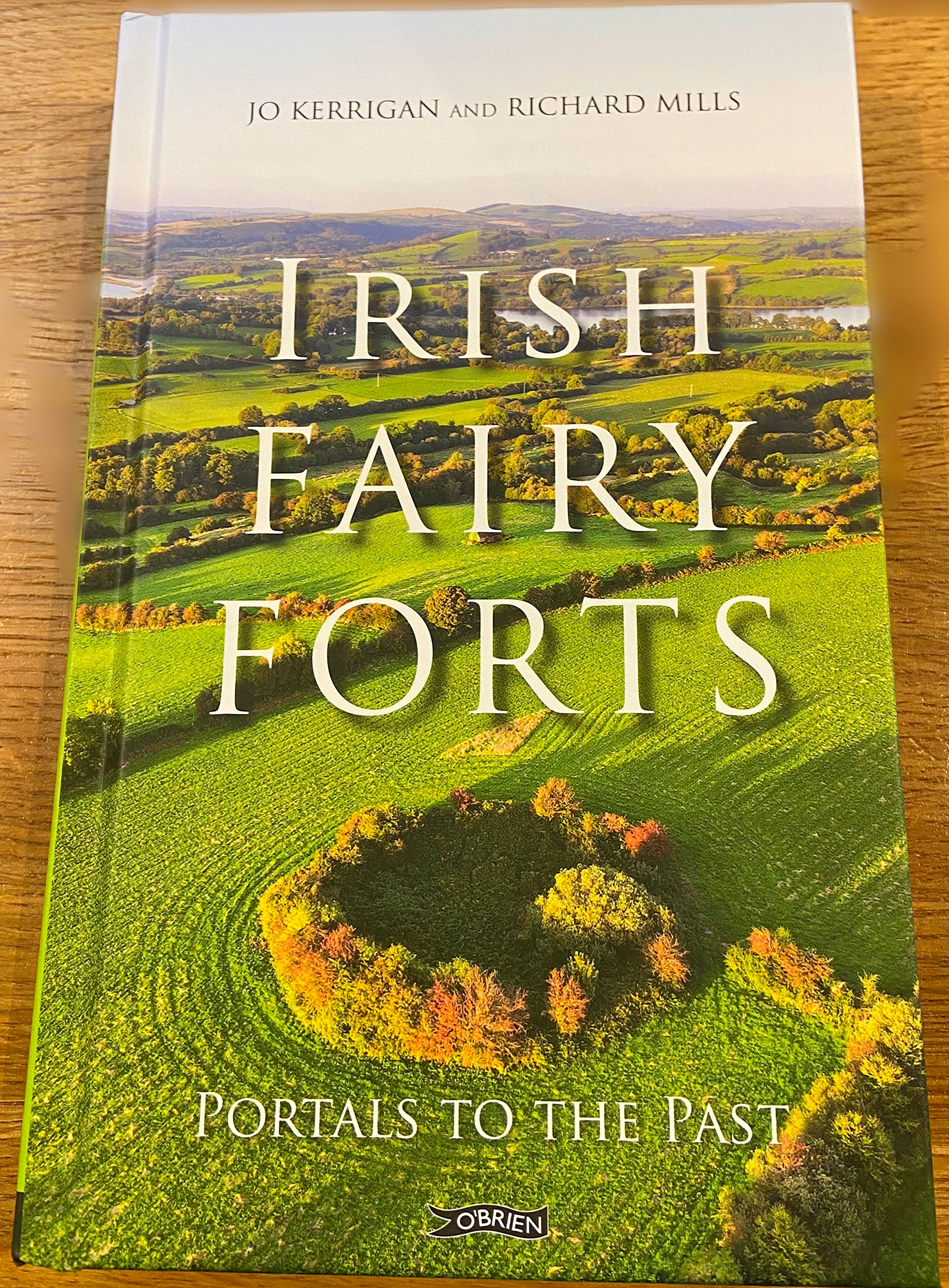 Irish Fairy Forts By Jo Kerrigan & Richard Mills (Own)
